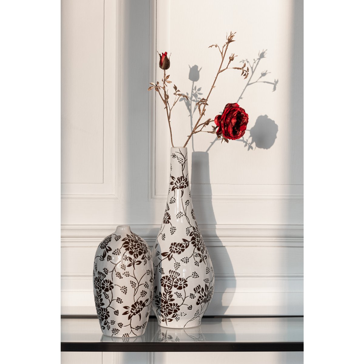 Détail du vase Zen Pear J-Line, finition brillante et élégante