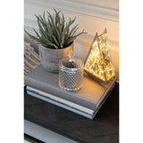 Décoration de Noël en verre doré dans un salon