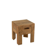 Tabouret J-Line Will en bois de pin marron, en situation dans une cuisine moderne