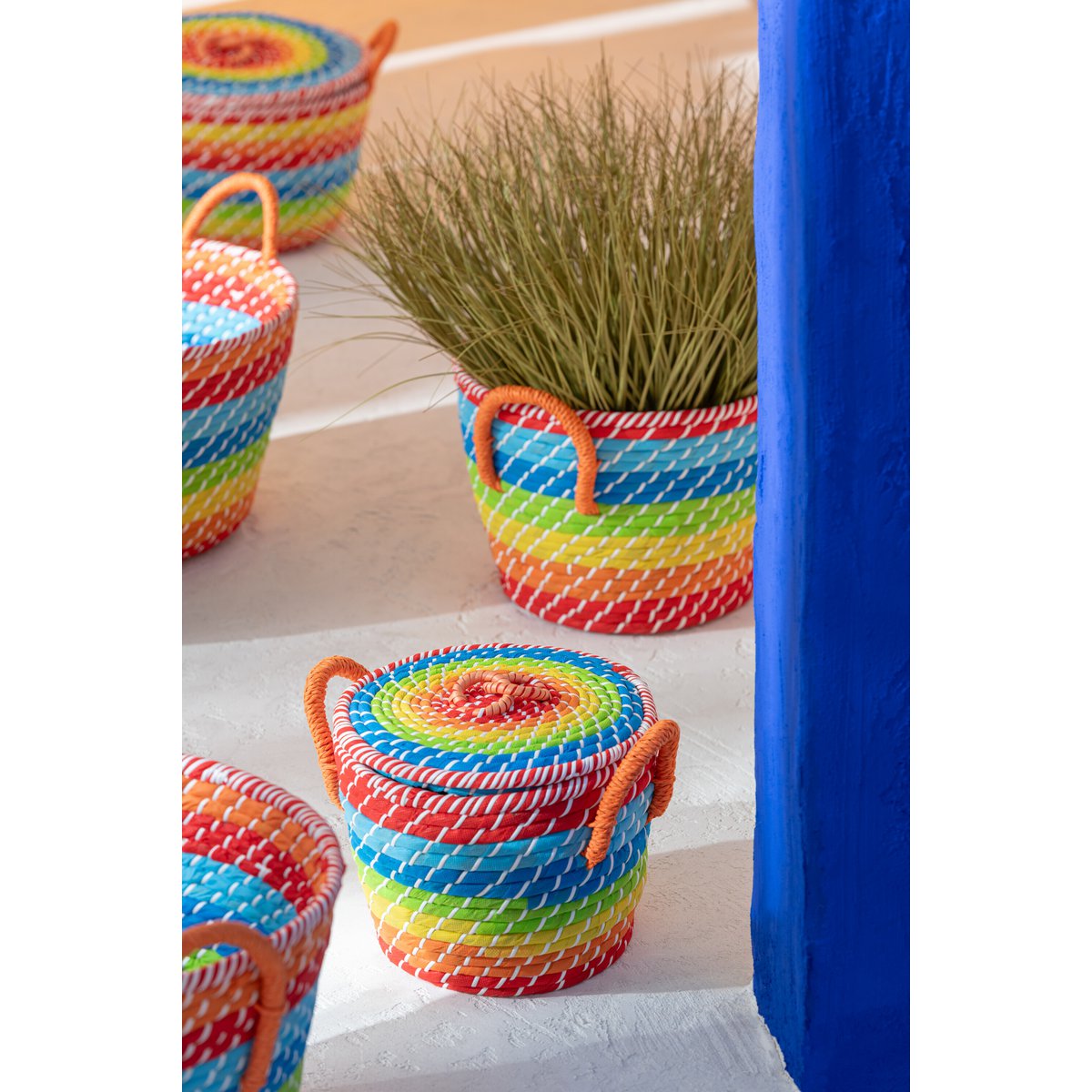 Vue rapprochée des détails du panier J-Line Rainbow Stripes