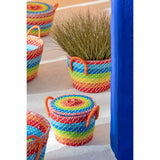 Vue rapprochée des détails du panier J-Line Rainbow Stripes