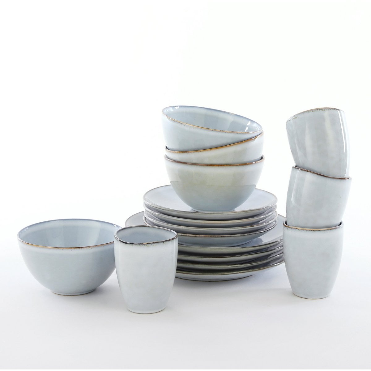 Verres et couverts assortis au service de table Tabo