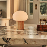 Lampe de table rechargeable en bois clair marron