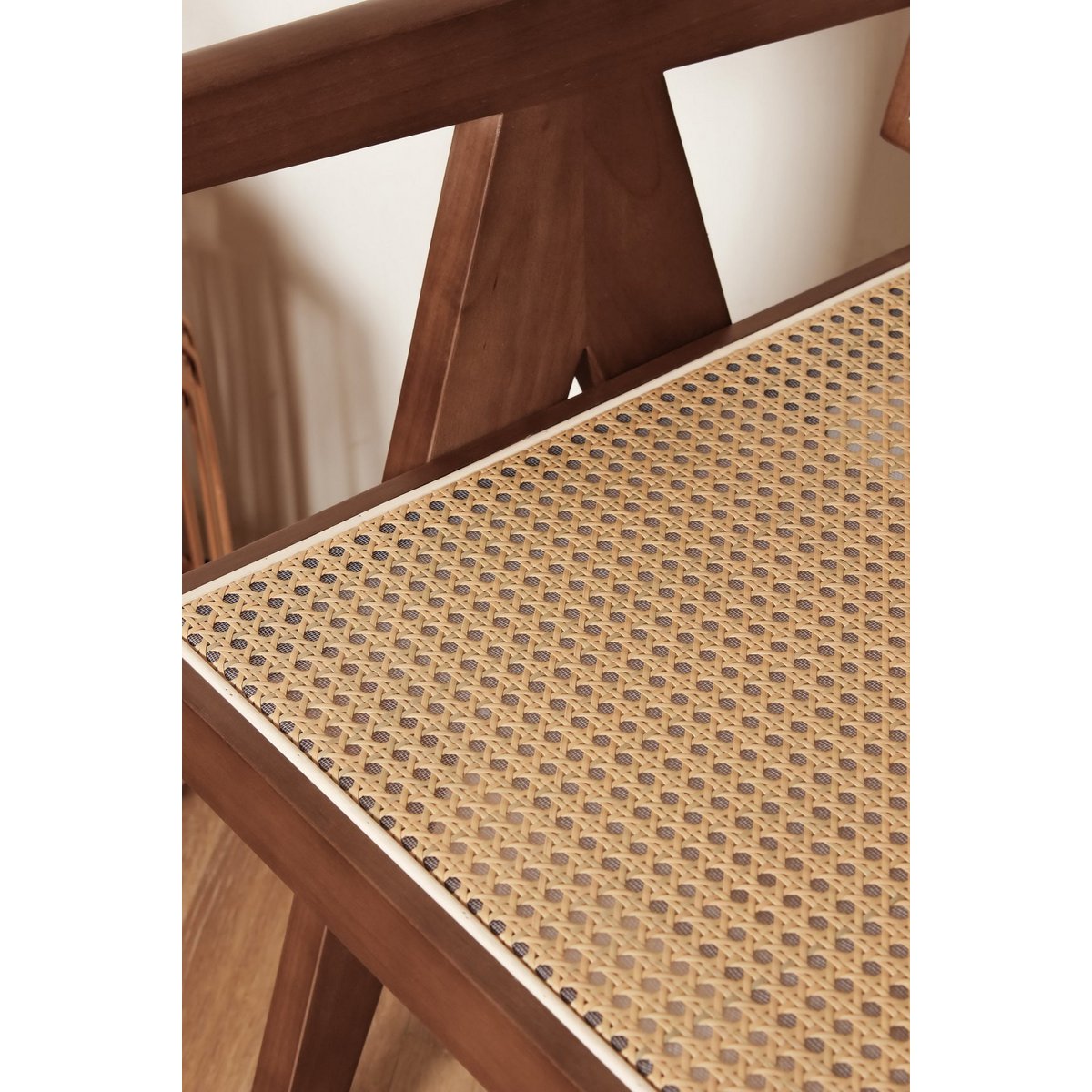 Chaise Jeanny dans un décor Wabi-Sabi