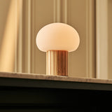 Lampe à poser rechargeable en bois clair