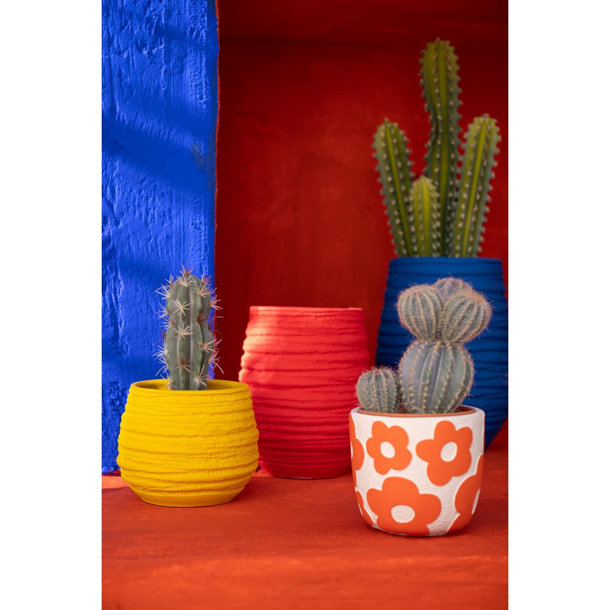 J-Line Flowerpot Fiesta en céramique jaune, vue de face