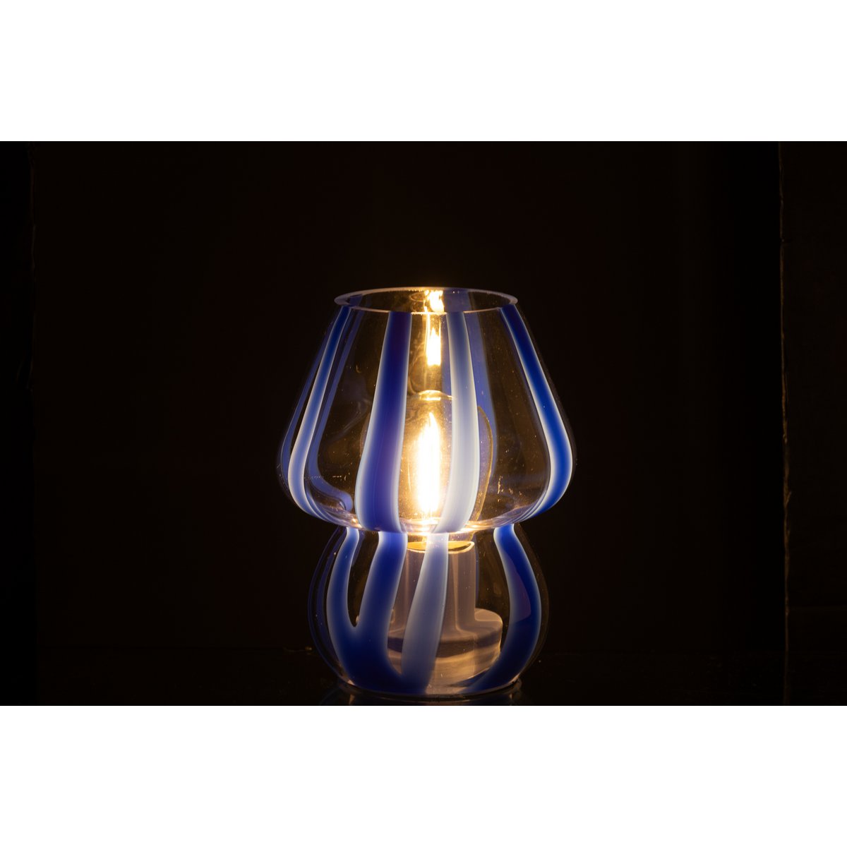 Détail de la lampe J-Ligne, verre transparent et bleu