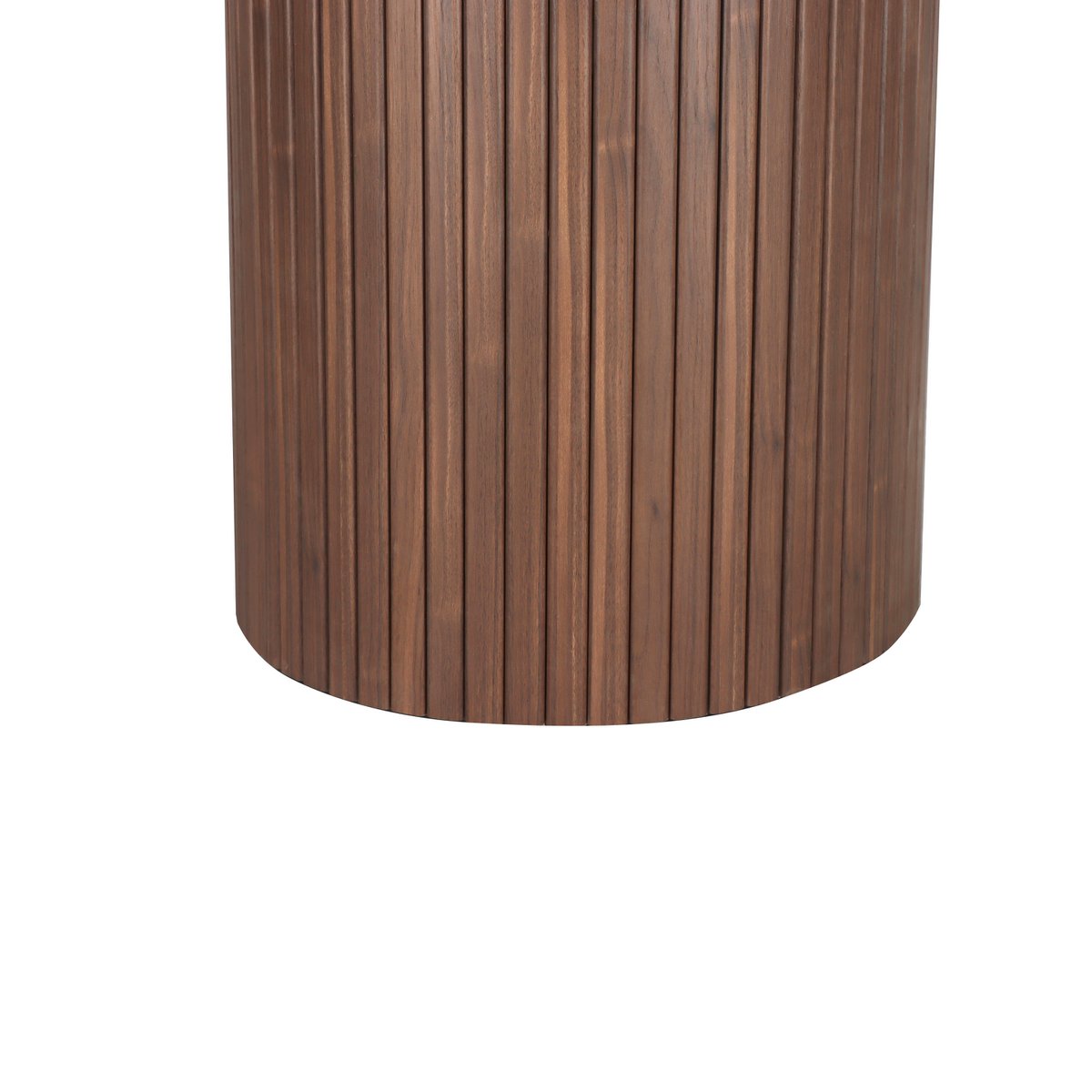 Vue latérale de la table ronde élégante
