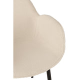 Chaise J-Line avec des accessoires de décoration