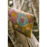 Coussin brodé Nestor Mineral de Vivaraise, design multicolore et brodé.