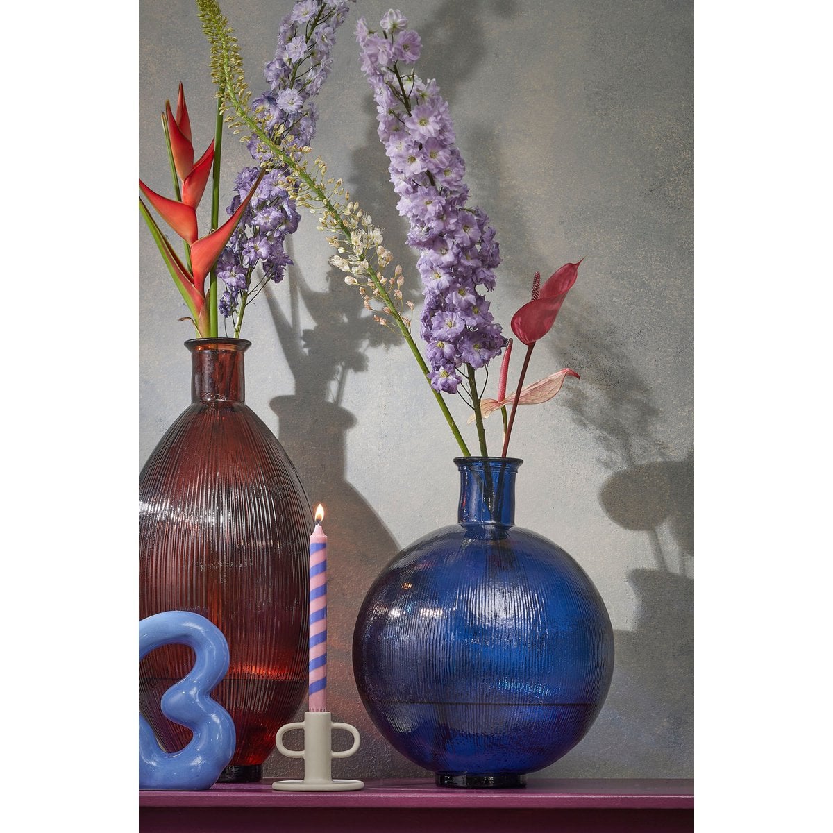 Vase bouteille Firenza mis en scène avec d'autres vases