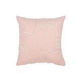 Ambiance salon avec le coussin J-Line, intégration dans un décor scandinave