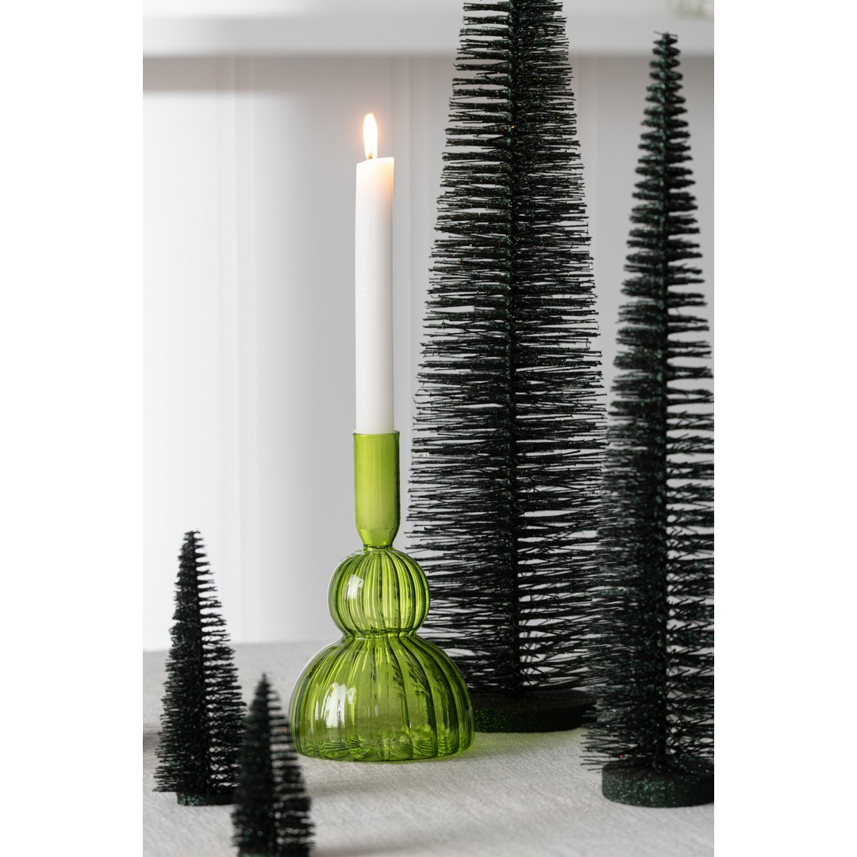 Détail du sapin de Noël J-Line en plastique vert foncé
