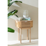 Table de chevet J-Line dans un intérieur chaleureux