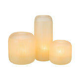 Vase J-Line Stripes avec fleurs, ambiance chaleureuse
