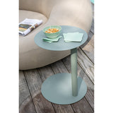 Table d'appoint J-Line sur un fond neutre