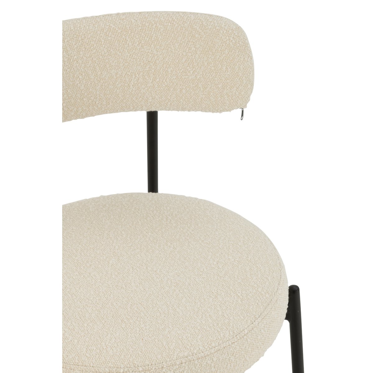 Chaise J-Line sur fond neutre, mise en valeur du design