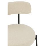 Chaise J-Line sur fond neutre, mise en valeur du design