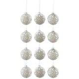 Boule de Noël en verre avec perles blanches et argentées, vue de face