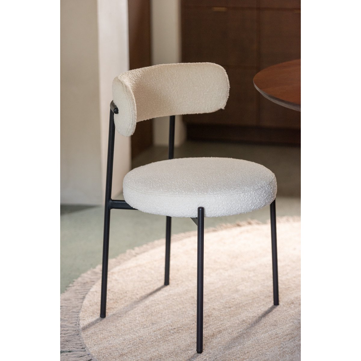 Détail des pieds de la chaise J-Line, finition soignée
