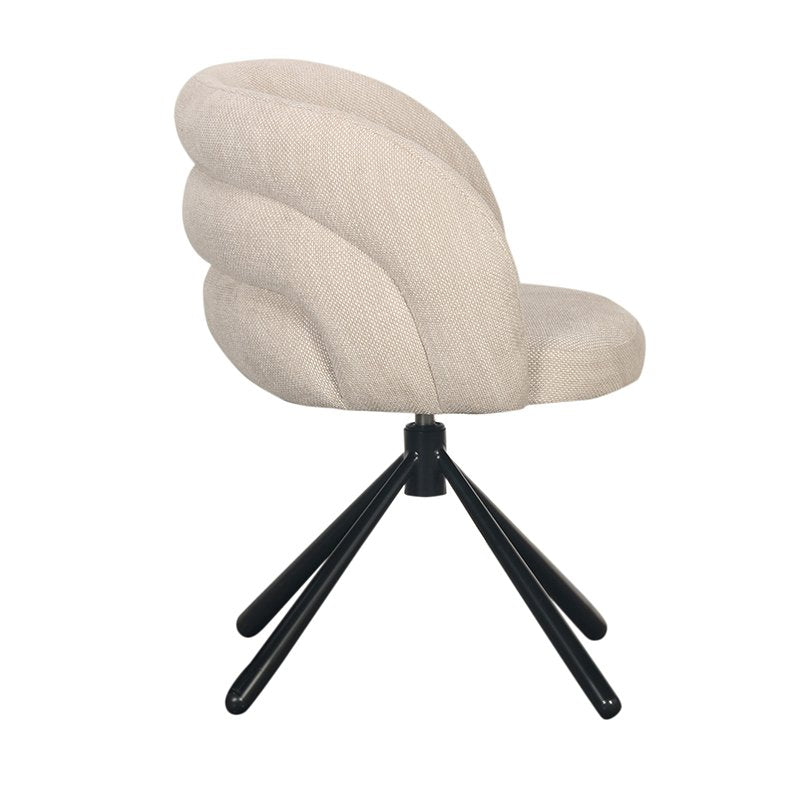 Chaise Pebble Beige dans un intérieur moderne et élégant