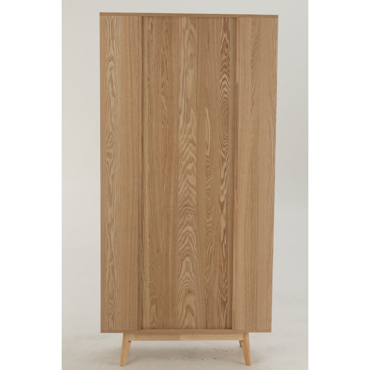 Dimensions de l'armoire J-Cas, montrant sa hauteur impressionnante