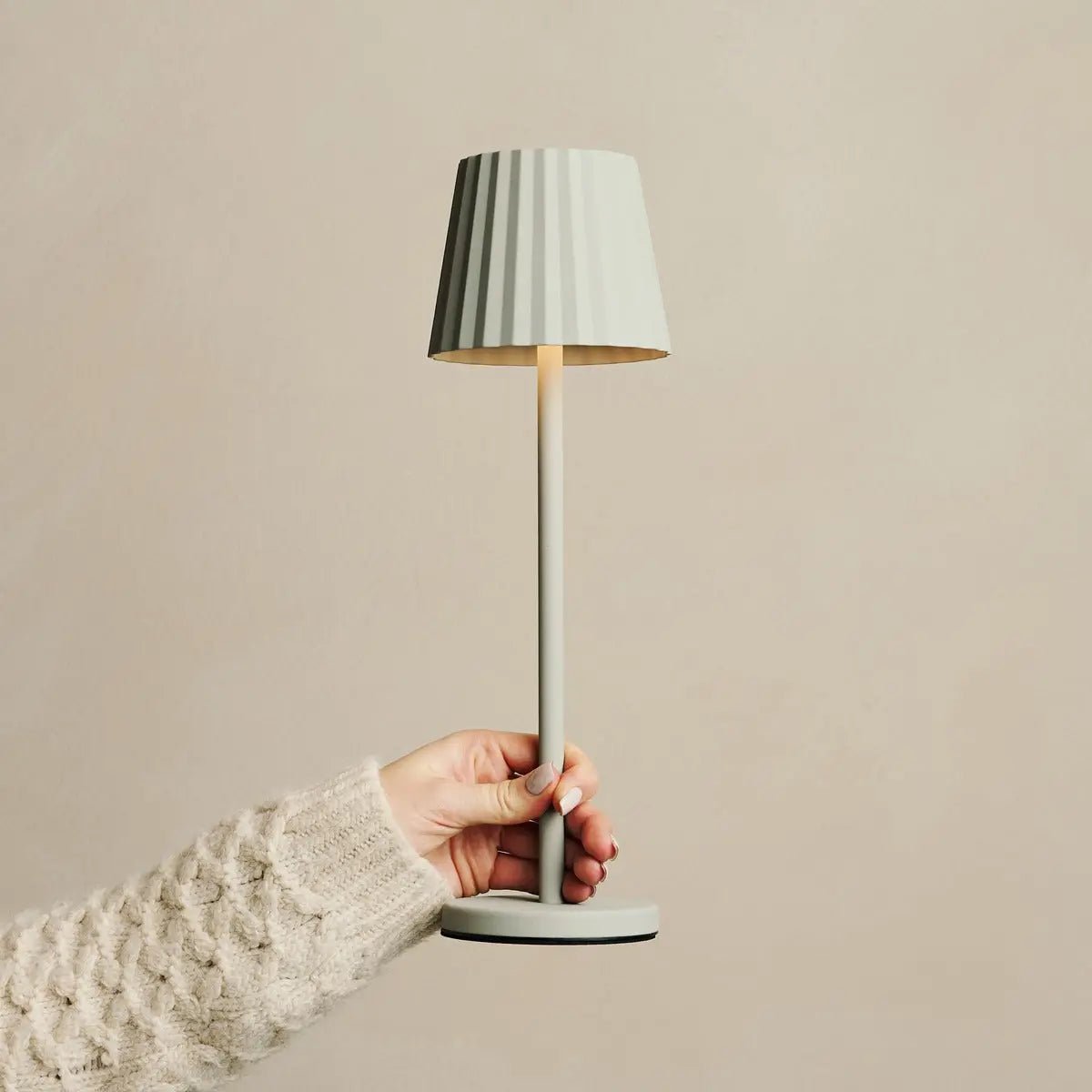 Lot de 8 lampes à poser rechargeables gris ombre Maya avec station