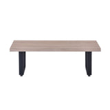 Vue de dessus de la table basse scandinave en chêne clair