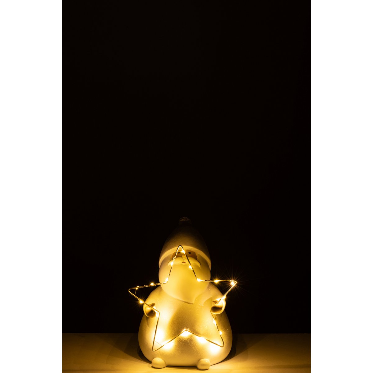 Détail de la figurine J-Line Père Noël Étoile - ambiance hivernale