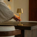 Lampe de table rechargeable Ava dorée