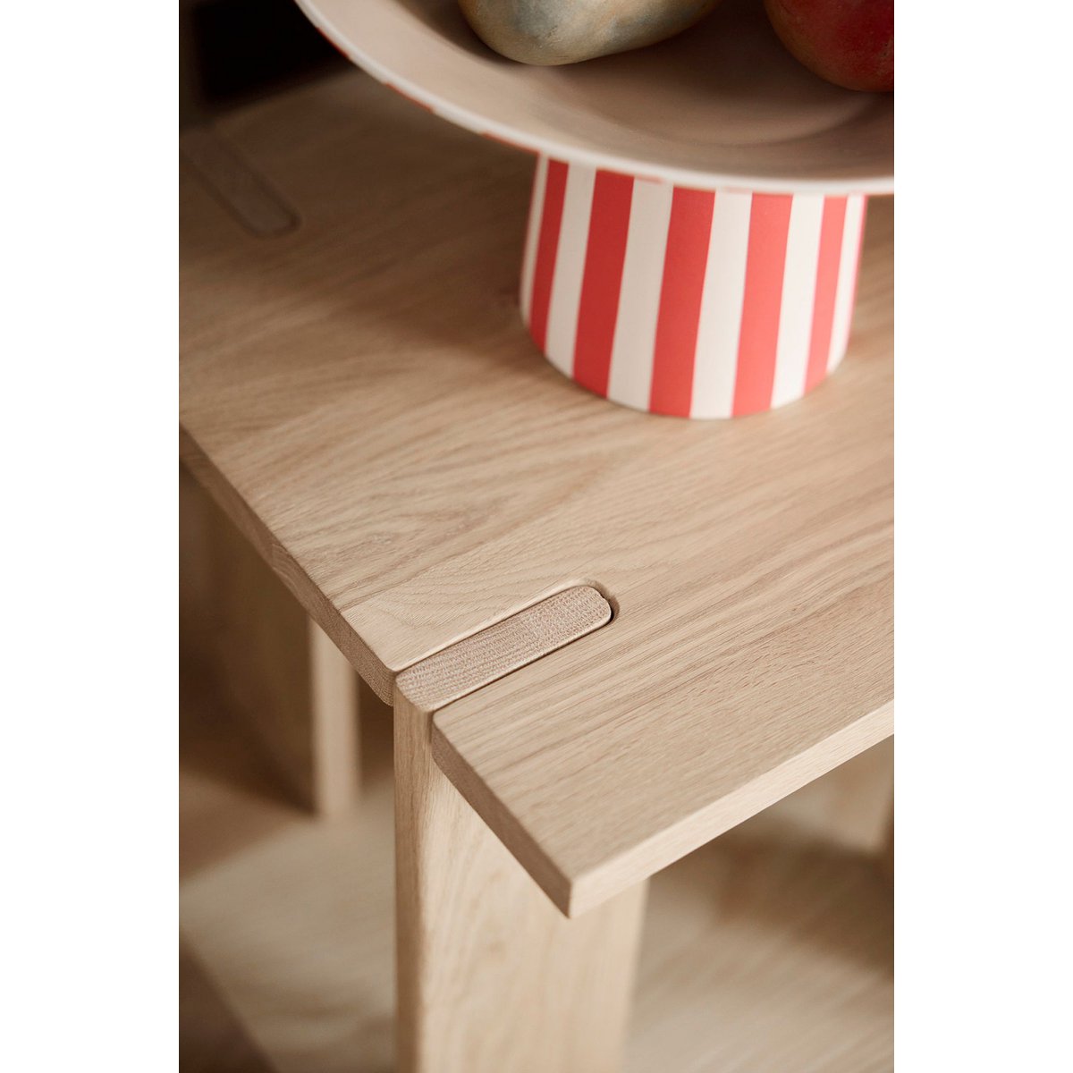 Assemblage facile de la table d'appoint OY