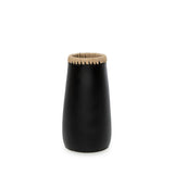 Vase Sneaky Noir Naturel - Élégant vase en terre cuite avec détail en raffia