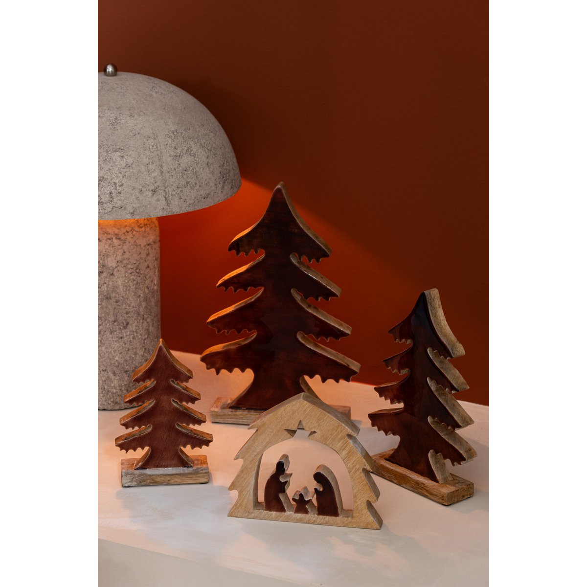 Décoration Pin sur Pied J-Line en bois marron, vue de face