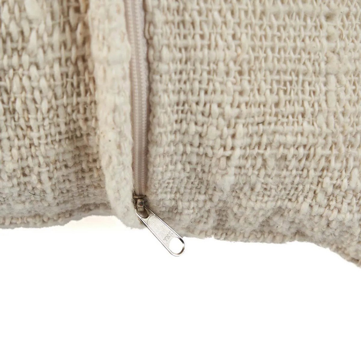 Housse de coussin Nomade dans un cadre intérieur chaleureux