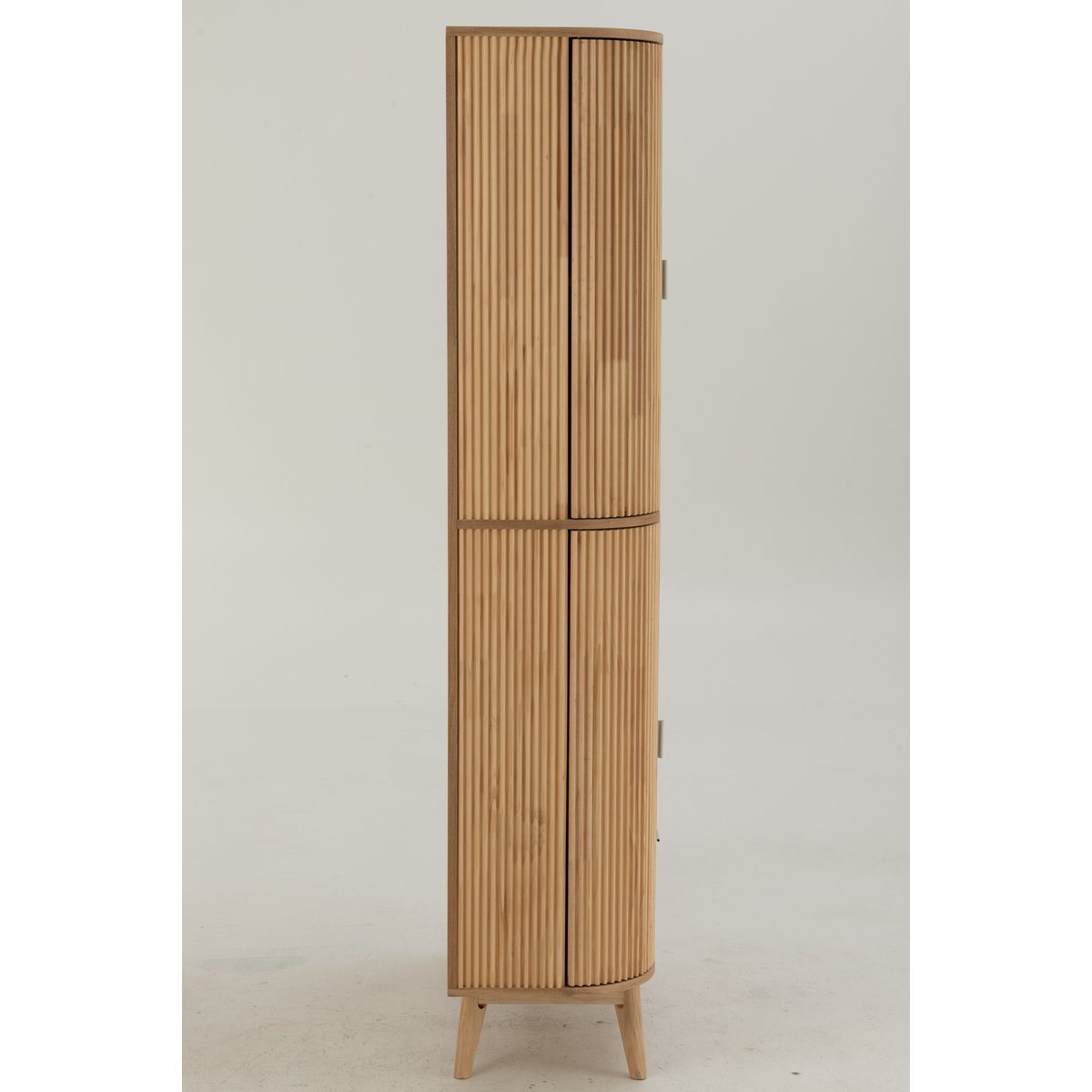 Armoire J-Cas dans une chambre moderne, décorée avec goût