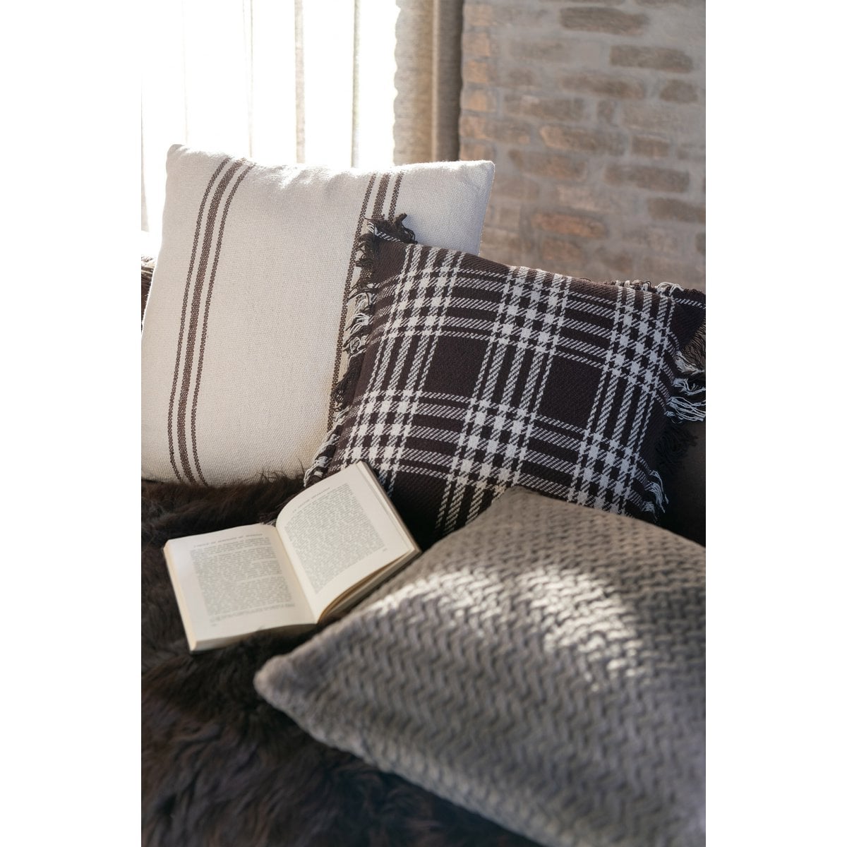 Détail du tissu en coton du coussin J-Line