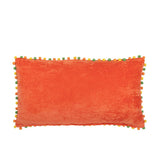 Coussin J-Line en velours orange avec pompons, vue de face