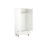 Vue intérieure de l'armoire avec tringle et étagère