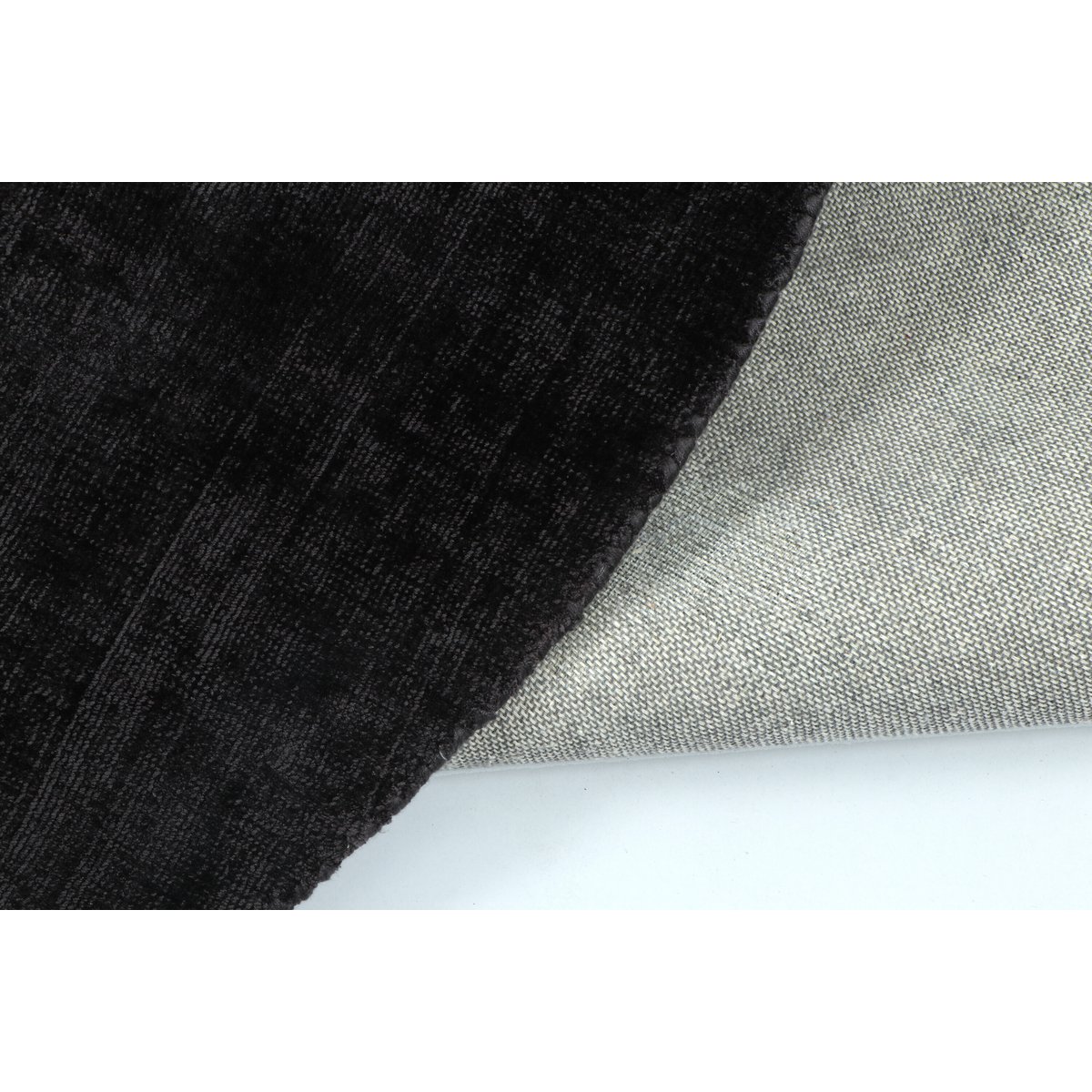 Tapis J-Line rond noir en viscose, vue de dessus