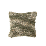Coussin J-Line sur un canapé, ajout de style à votre intérieur.