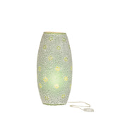 Lampe J-Line Bram en verre vert dans un salon moderne