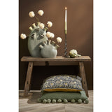Banc Bold Marron avec des plantes décoratives pour un style de vie chic
