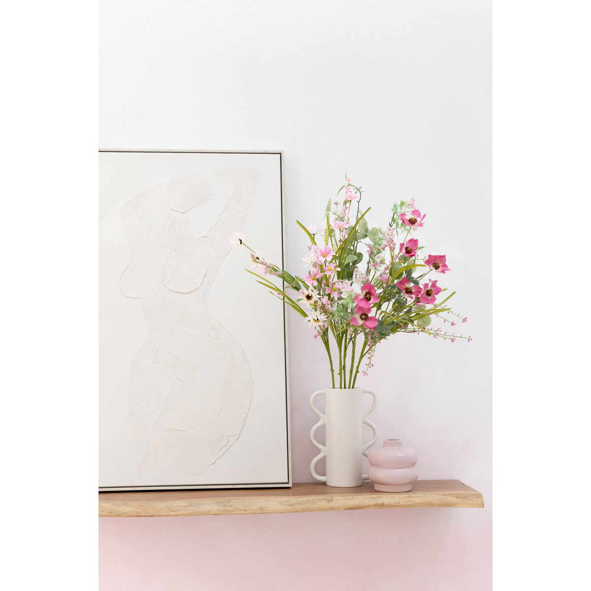 Bouquet J-Line entouré d'autres éléments de décoration
