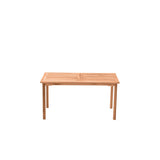 Détail du plateau de la table de jardin en teck montrant les nuances du bois
