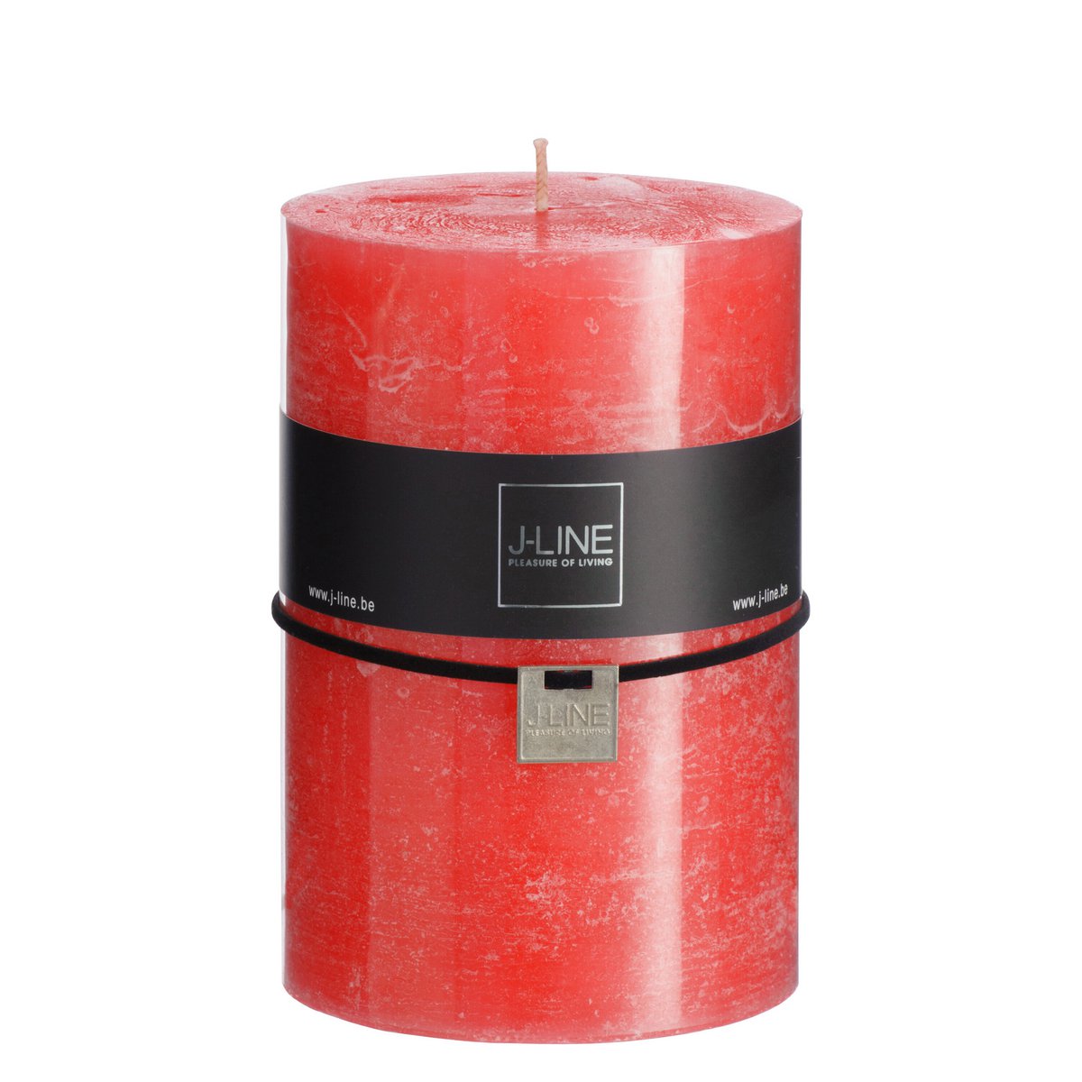 Bougie rouge J-Line dans un salon, ajoutant une touche élégante.