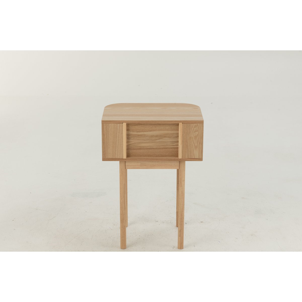 Table de chevet J-Line avec lampe et livres sur le dessus