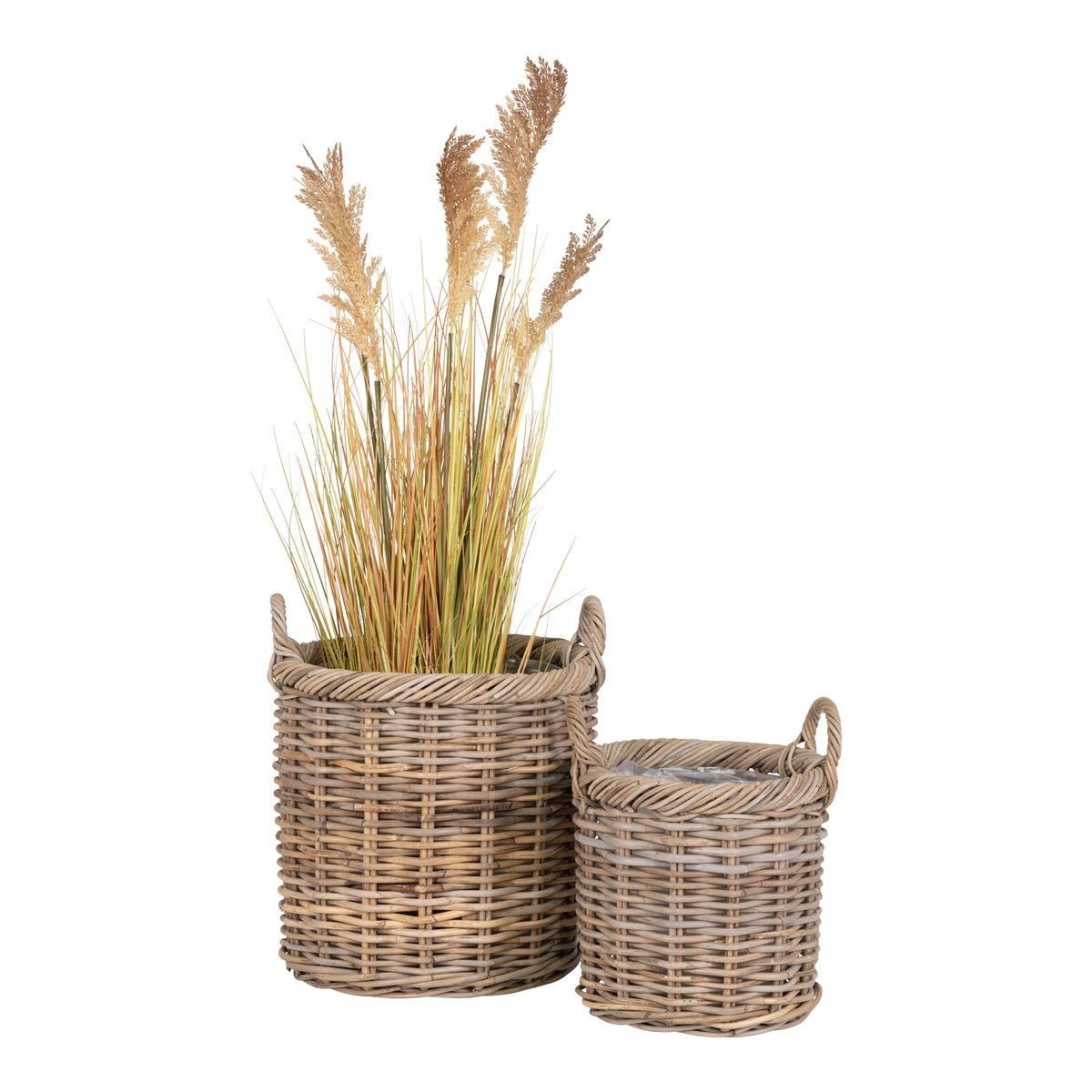 Paniers Gili en rotin, utilisés pour le rangement dans un salon moderne