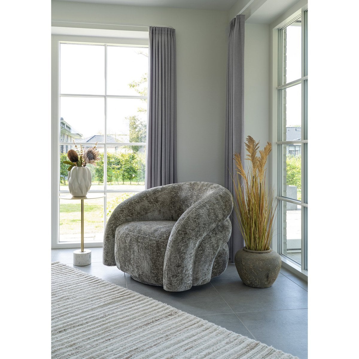 Gros plan sur la texture touffetée du Tapis Mango ivoire
