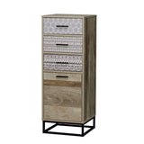 Commode en bois dans un intérieur moderne
