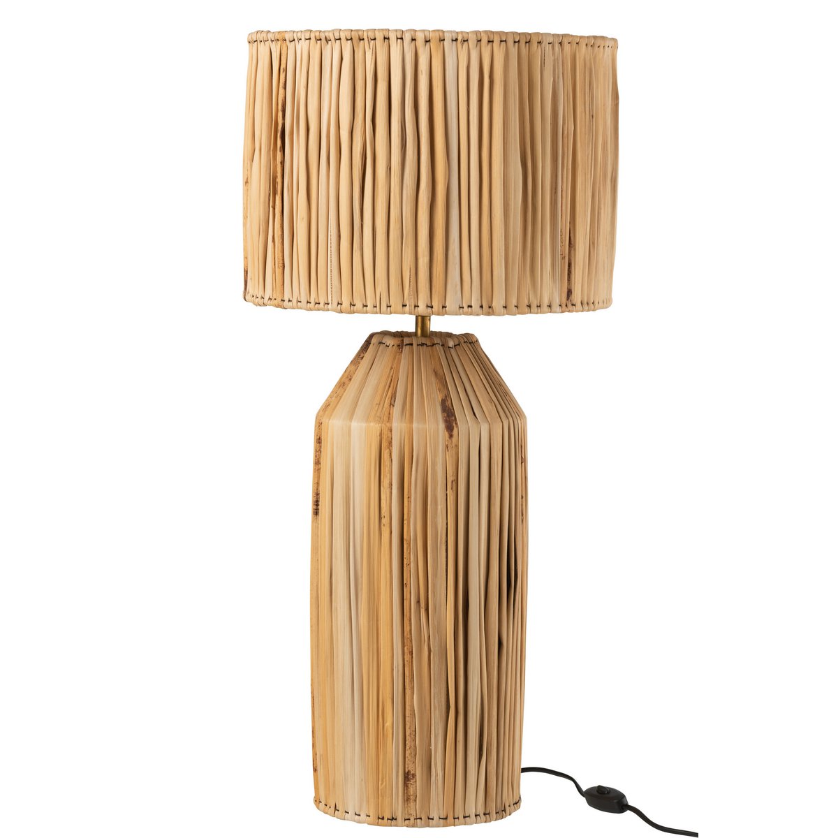 Lampe J-Line Hanna éclairant un espace intérieur